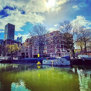 Botel Houseboat 
